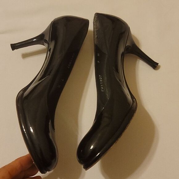 Stuart Weizman black patent leather heels size 7 - Picture 5 of 9